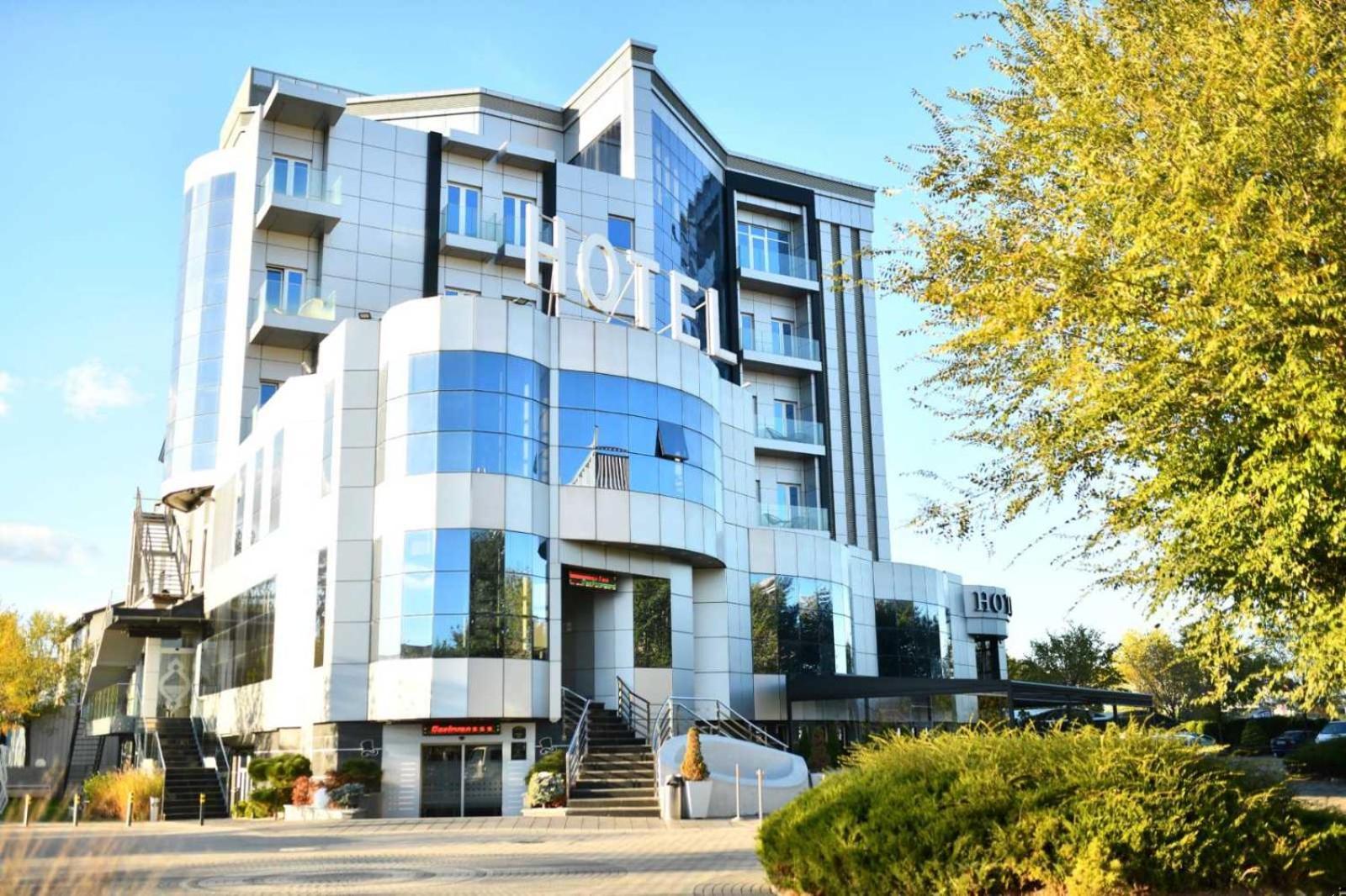 קרגיובאק Hotel Zeneva Lux מראה חיצוני תמונה